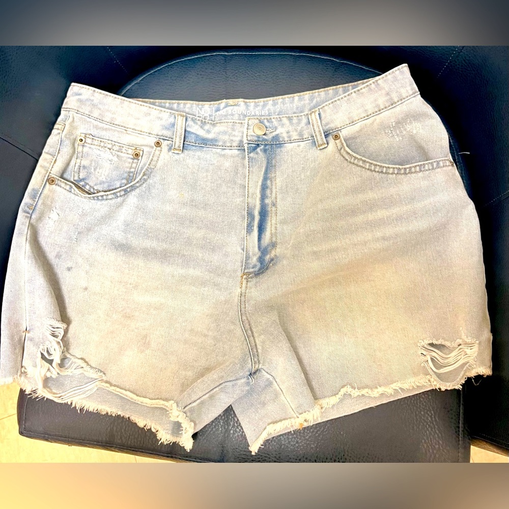 No boundaries cut off shorts size 17 - Picture 1 of 3